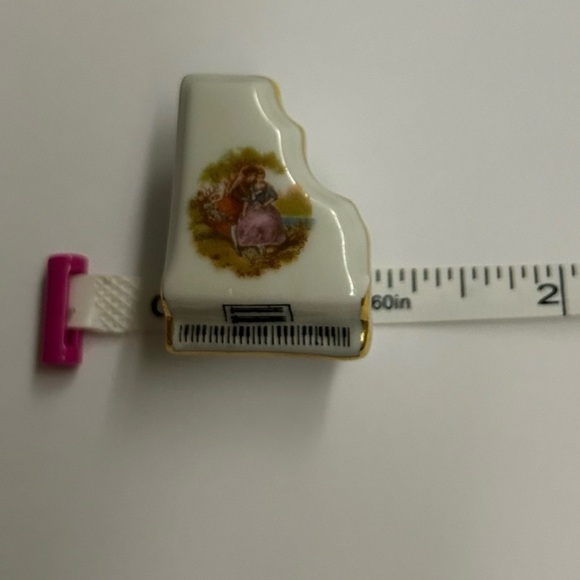 Limoges Miniature Piano made in France 24k Gold Hand Painted - Picture 16 of 16